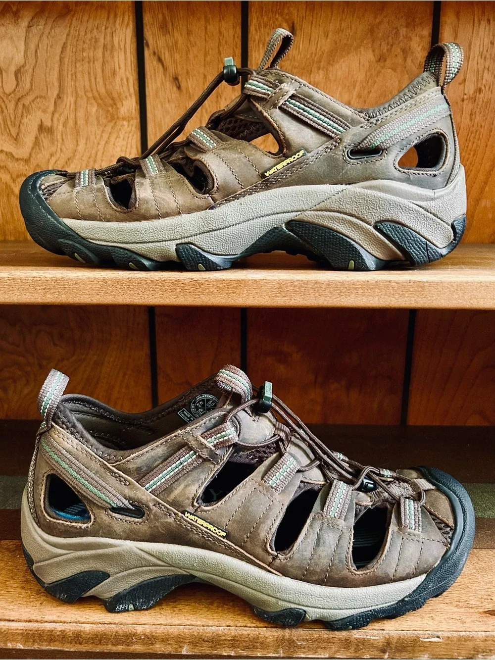KEEN Men's Brown Leather Arroyo II Waterproof Hiking Sandals, size 8.5 41
